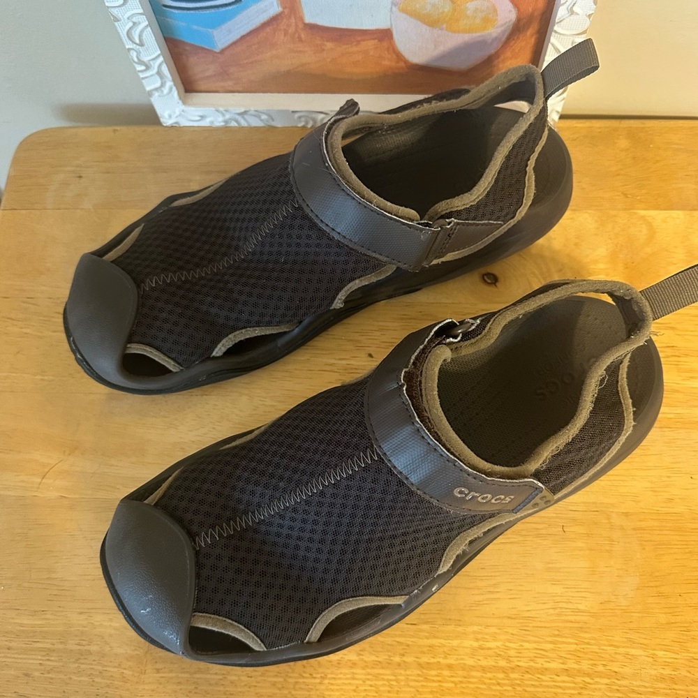 Crocs | Men's Swiftwater mesh deck sandals brown/ black size 11